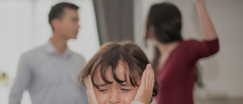 El mediador entre sus padres