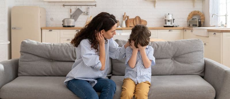 Madre narcisista: características y herencia emocional sobre el hijo