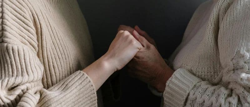Cuando una madre no deja crecer a su hija